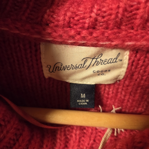 Cozy Red Patterned Turtleneck Sweater - Picture 4 of 7